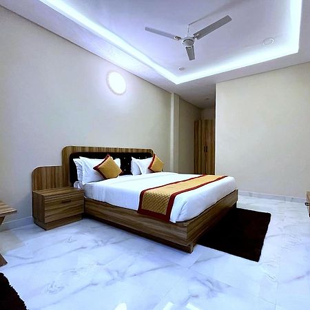 Hotel Vrinda Niddhivan ! Fully Ac, Prem Mandir At Walking Distance ! Just Near The Iskcon Temple Vrindāvan المظهر الخارجي الصورة
