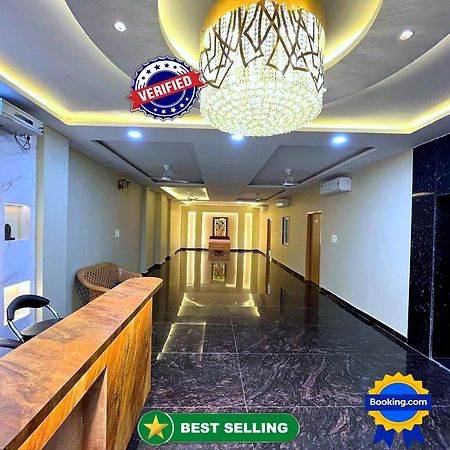 Hotel Vrinda Niddhivan ! Fully Ac, Prem Mandir At Walking Distance ! Just Near The Iskcon Temple Vrindāvan المظهر الخارجي الصورة