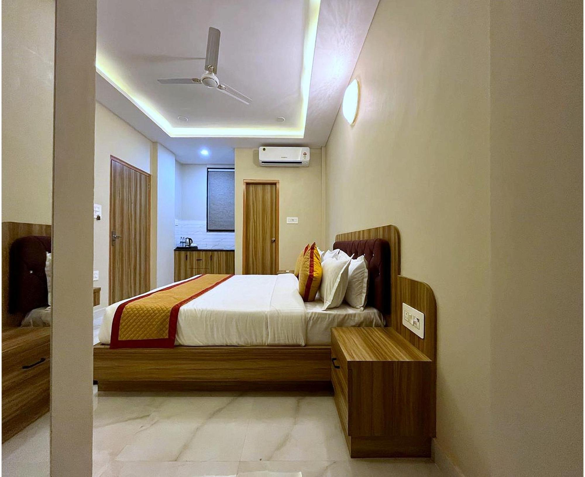 Hotel Vrinda Niddhivan ! Fully Ac, Prem Mandir At Walking Distance ! Just Near The Iskcon Temple Vrindāvan المظهر الخارجي الصورة