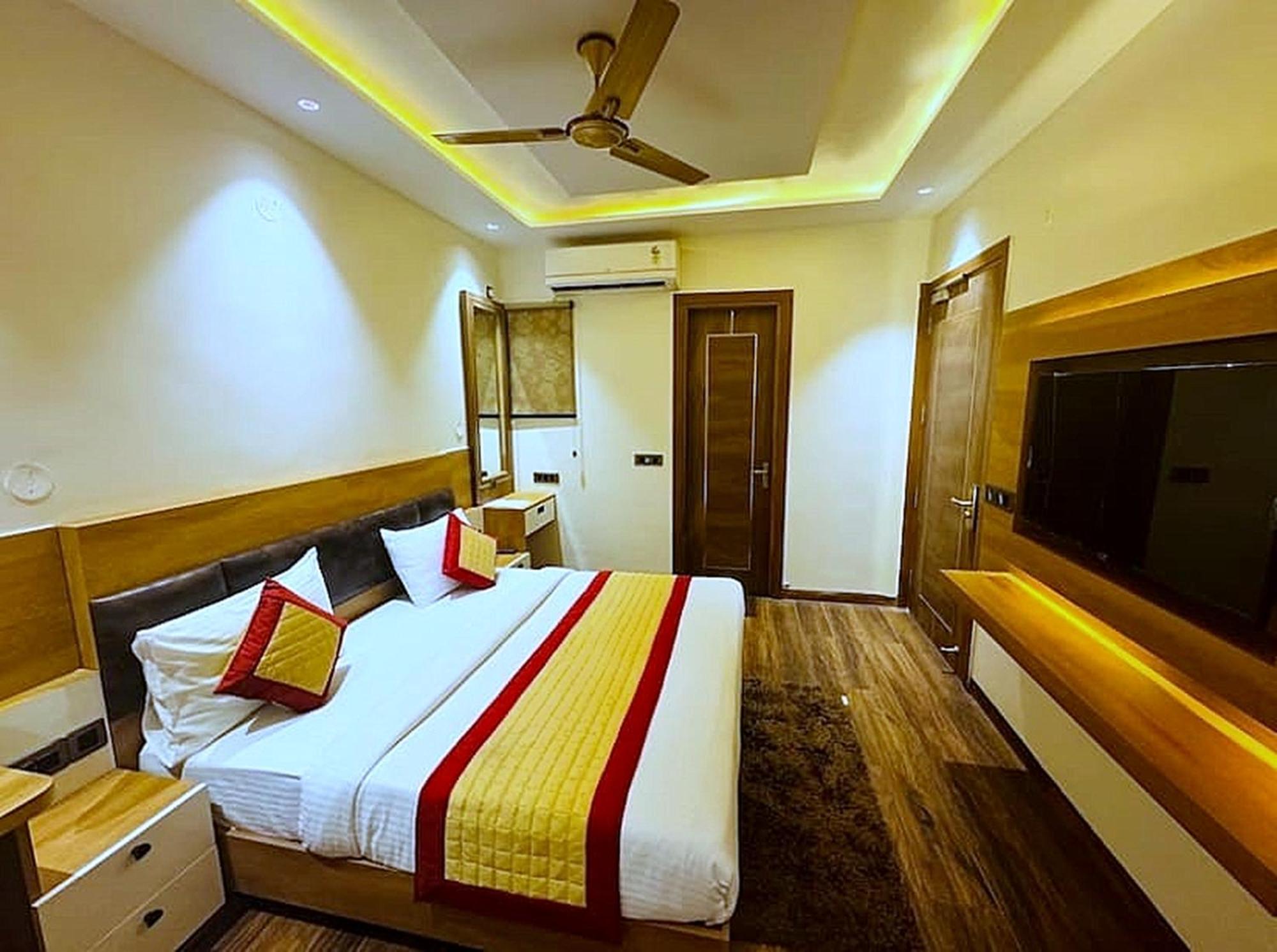 Hotel Vrinda Niddhivan ! Fully Ac, Prem Mandir At Walking Distance ! Just Near The Iskcon Temple Vrindāvan المظهر الخارجي الصورة