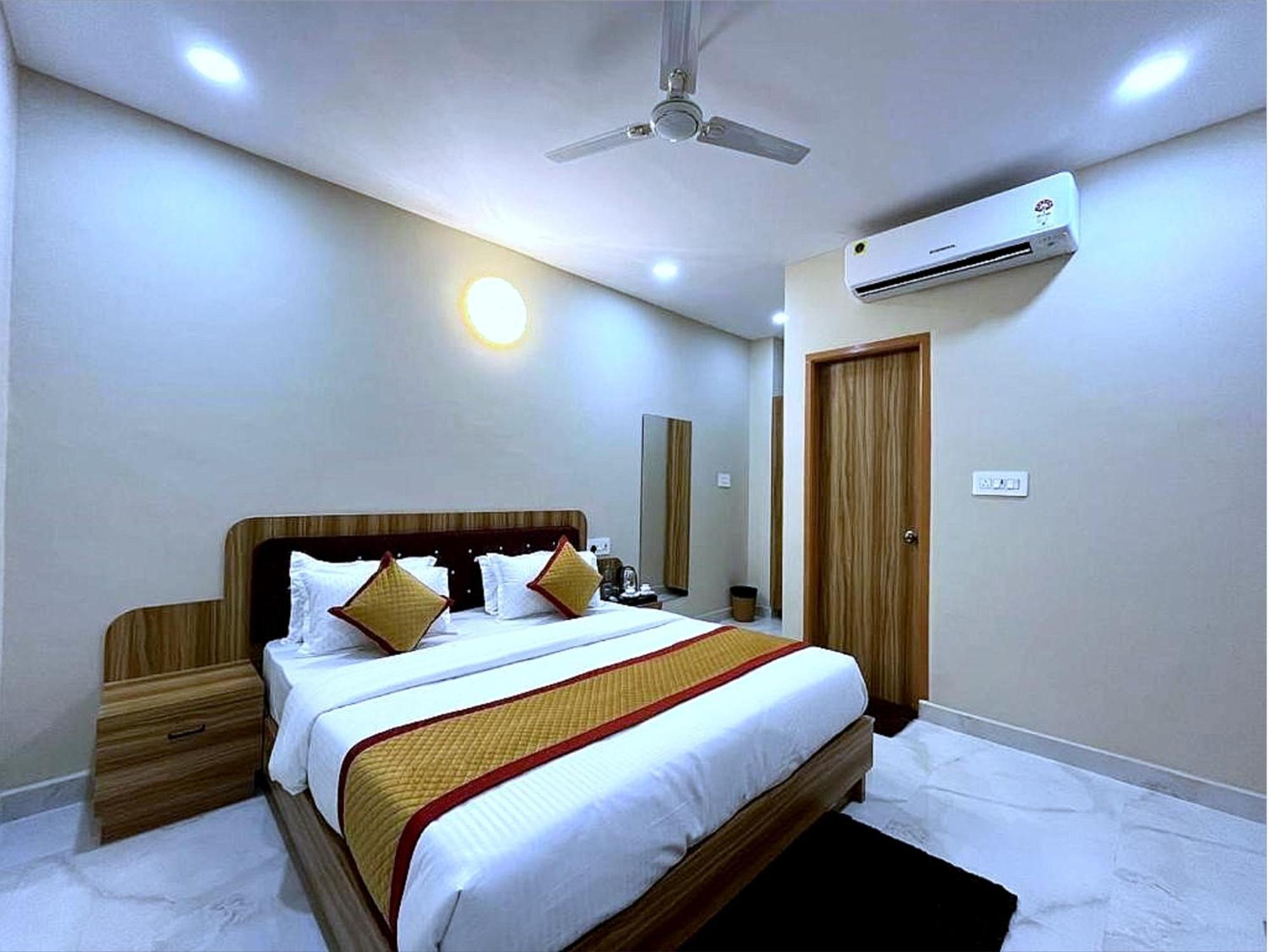 Hotel Vrinda Niddhivan ! Fully Ac, Prem Mandir At Walking Distance ! Just Near The Iskcon Temple Vrindāvan المظهر الخارجي الصورة