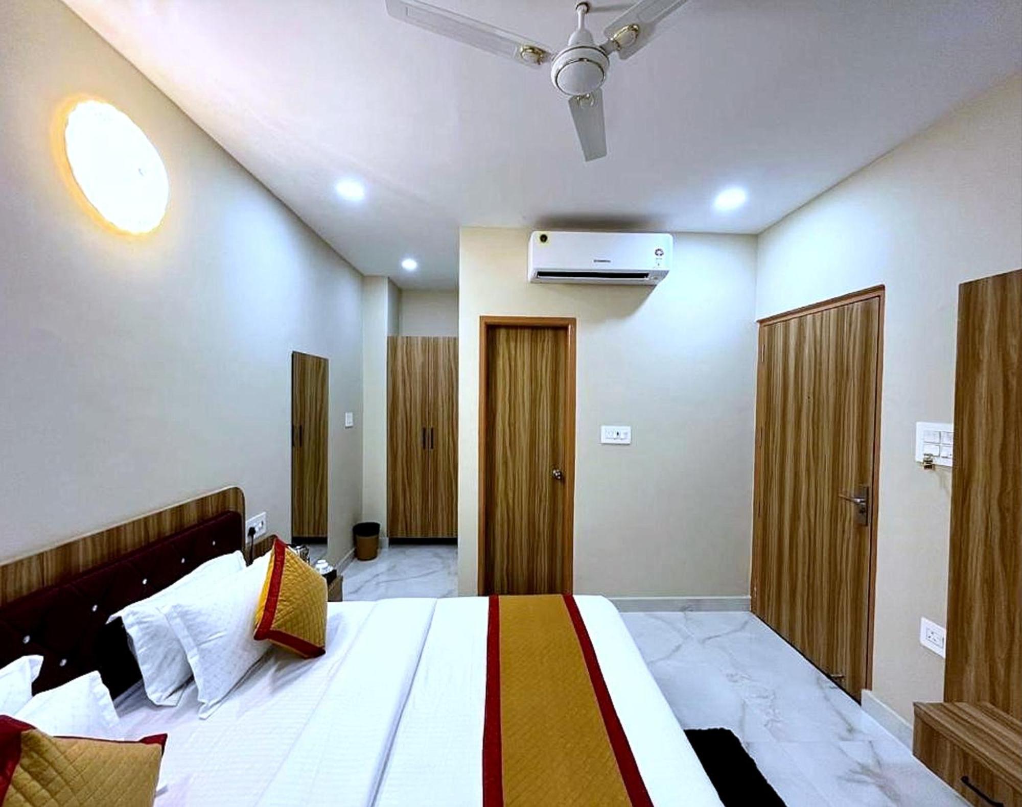 Hotel Vrinda Niddhivan ! Fully Ac, Prem Mandir At Walking Distance ! Just Near The Iskcon Temple Vrindāvan المظهر الخارجي الصورة