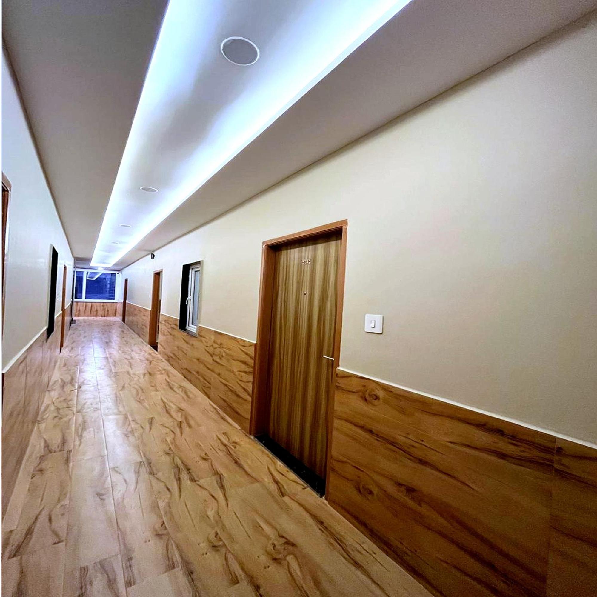 Hotel Vrinda Niddhivan ! Fully Ac, Prem Mandir At Walking Distance ! Just Near The Iskcon Temple Vrindāvan المظهر الخارجي الصورة