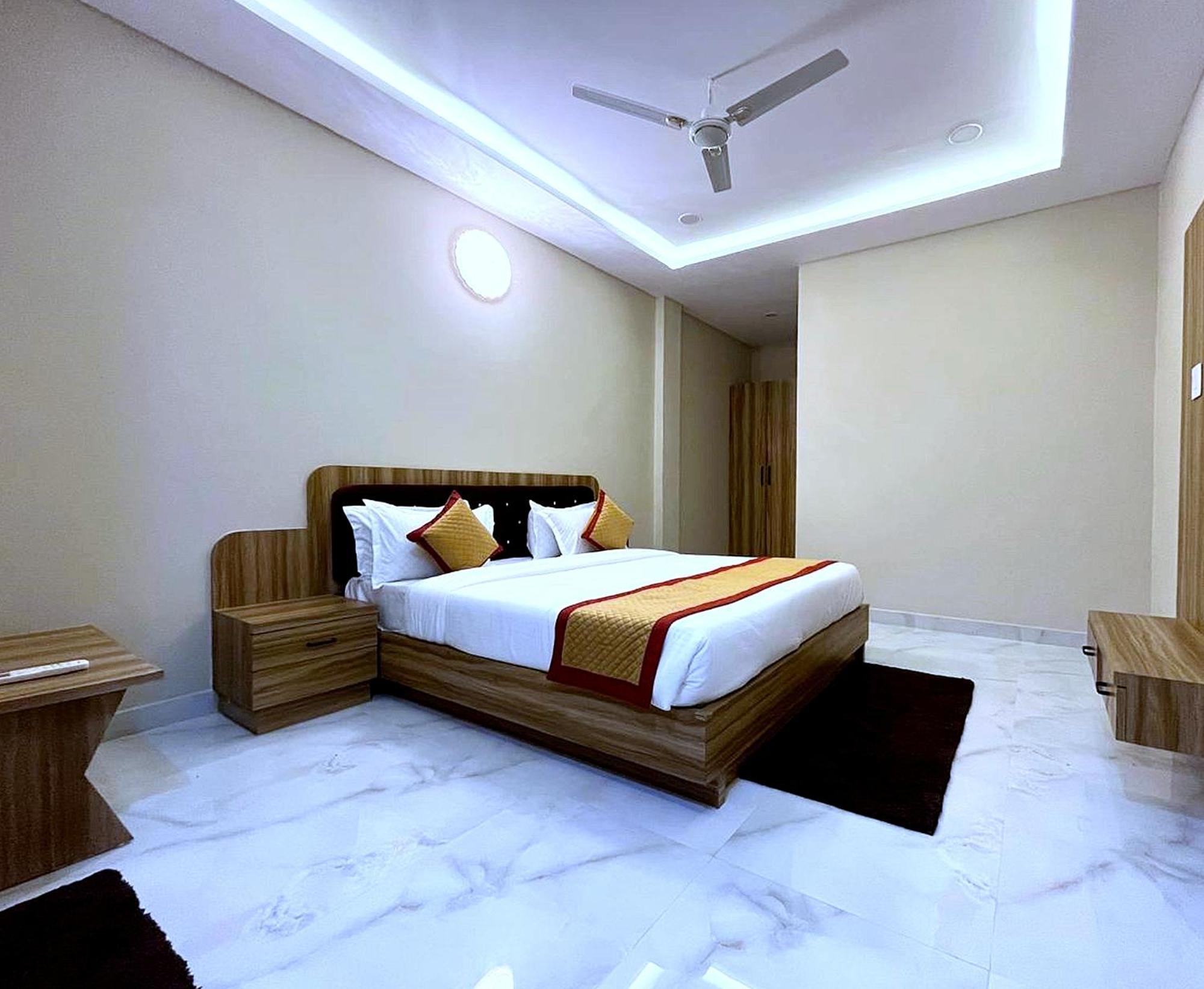 Hotel Vrinda Niddhivan ! Fully Ac, Prem Mandir At Walking Distance ! Just Near The Iskcon Temple Vrindāvan المظهر الخارجي الصورة