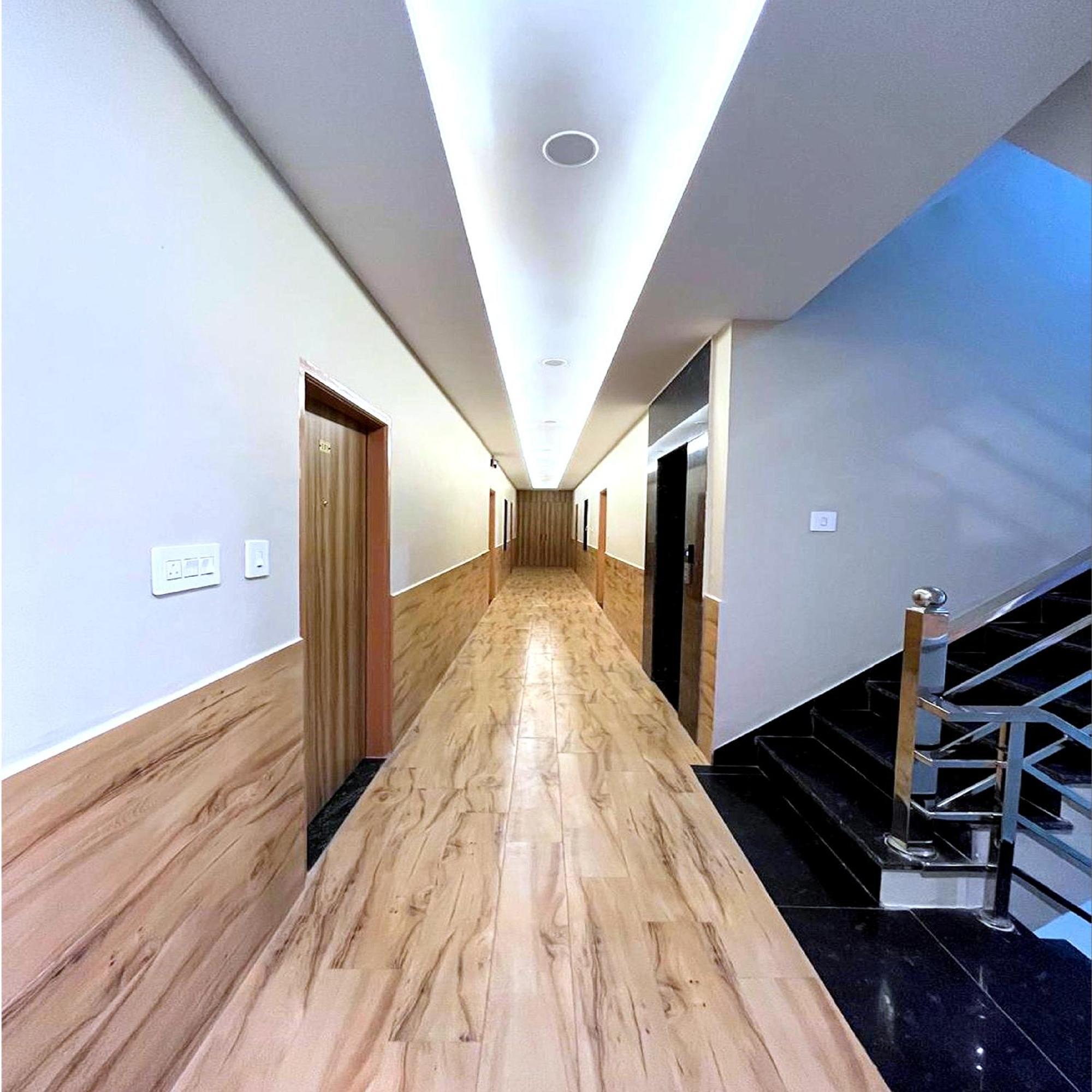 Hotel Vrinda Niddhivan ! Fully Ac, Prem Mandir At Walking Distance ! Just Near The Iskcon Temple Vrindāvan المظهر الخارجي الصورة